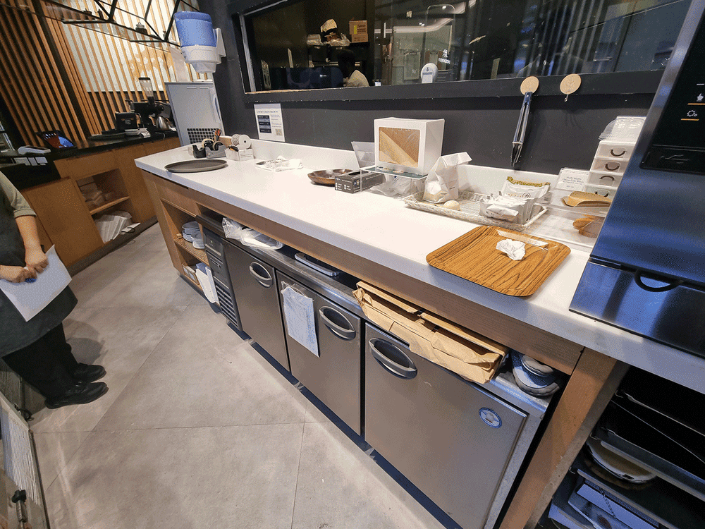 【輸出】UAE向け冷蔵ショーケース